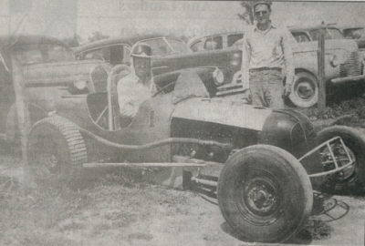George Place driving Dick Andrews' No. 1 car.